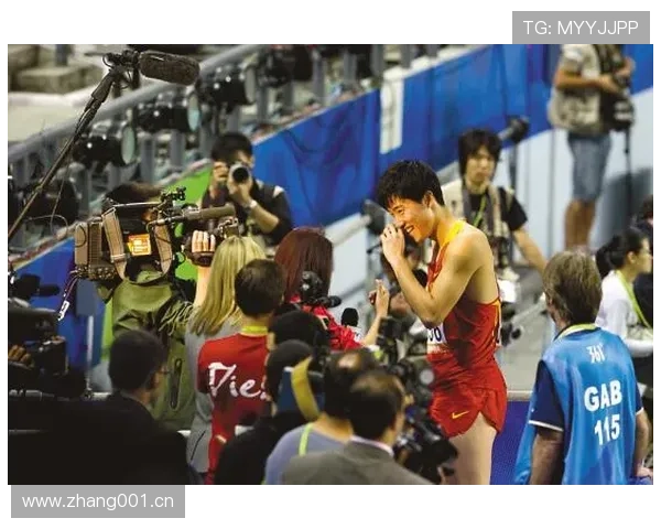 刘翔训练完直接穿拖鞋，旁边队友都看懵了，冠军气场和生活落差太大了