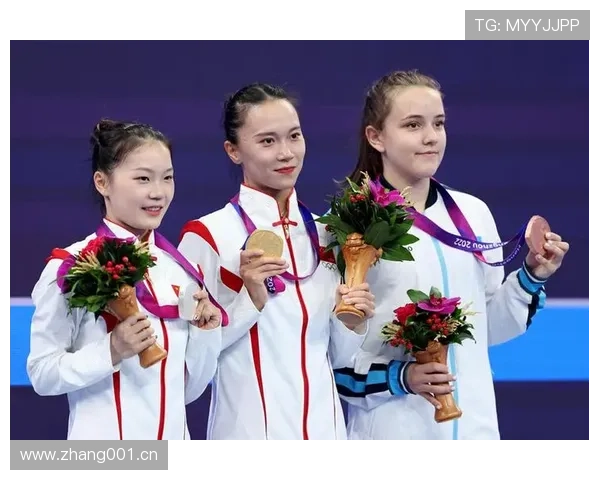 朱雪莹训练完直接拎爱马仕去吃米其林？