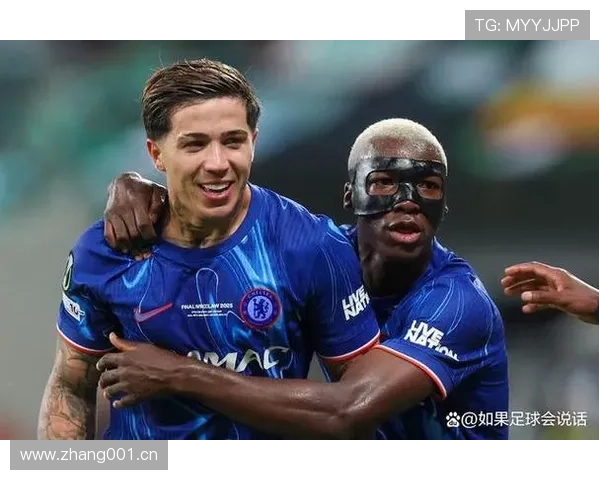 恩佐·费尔南德斯一条围巾的价钱能让我请半个月外卖，我笑不出来